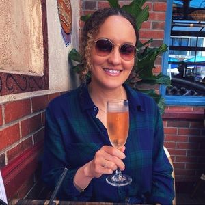 Meet your Posher, Carmela